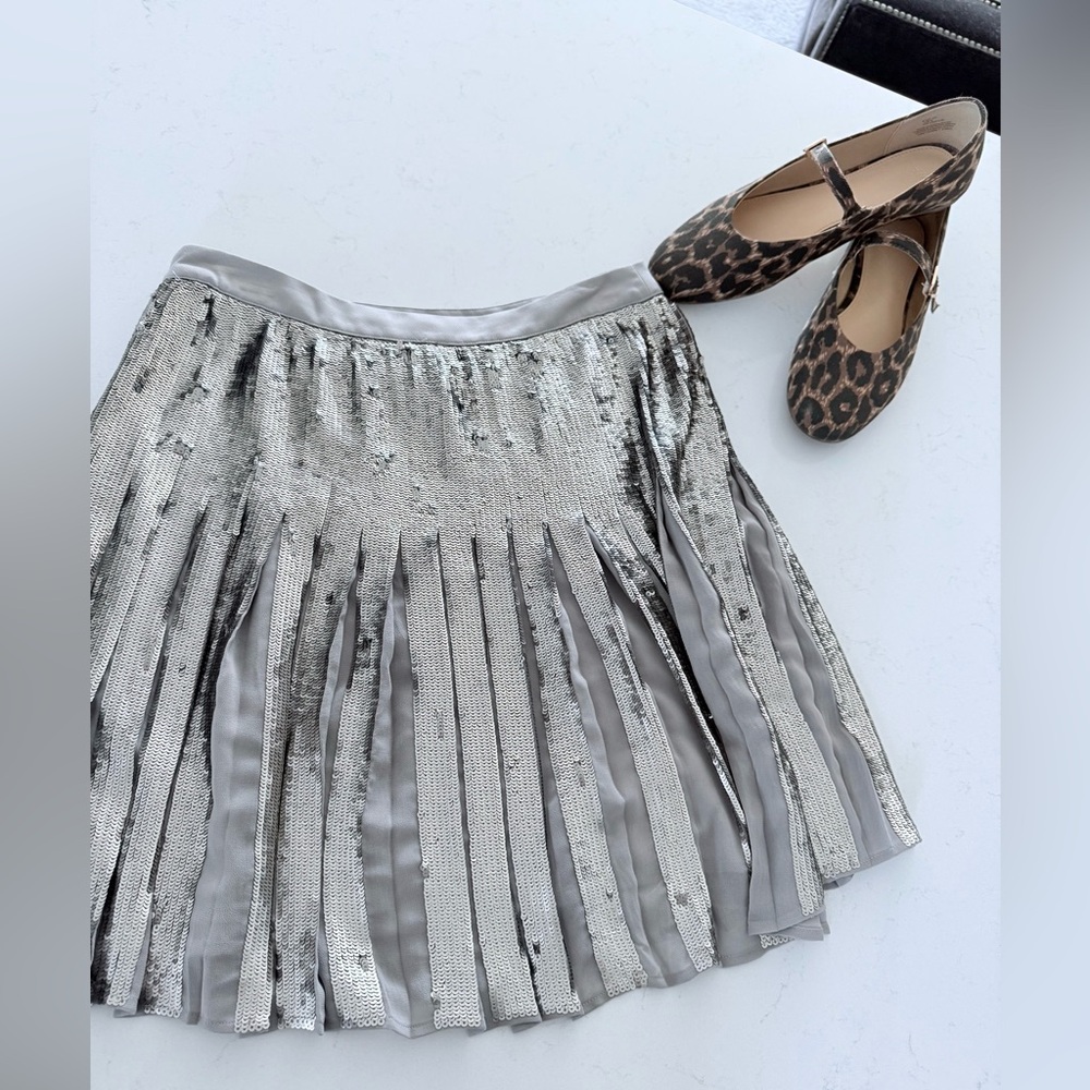 Banana Republic pleated silver Sequin mini Skirt